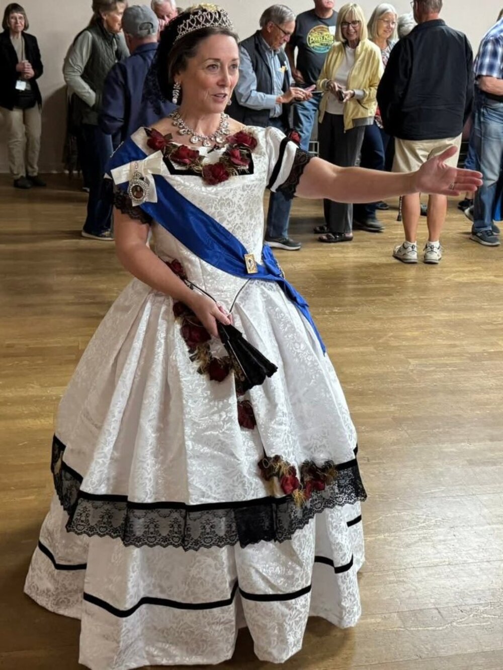 White Brocade Civil War Ball Gown Sz 6-12 - Picture 8 of 9